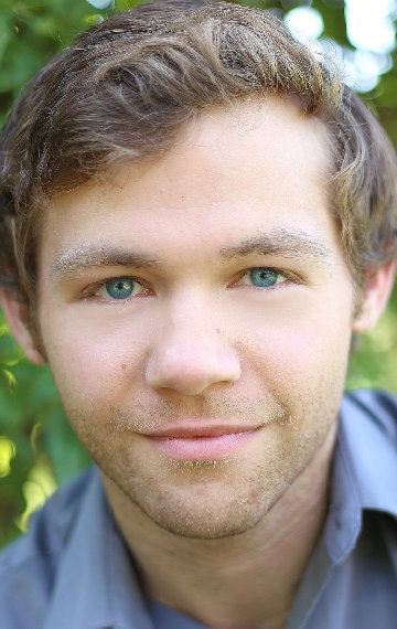 Актер Джэми Ли Петронис