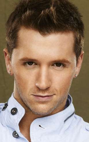 Актер Трэвис Уолл