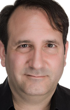 Актер Майкл Мариано