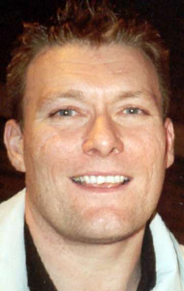 Актер Йен Пири