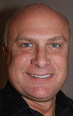 Актер Майк Р. Моро