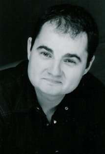 Актер Дилан Робертс