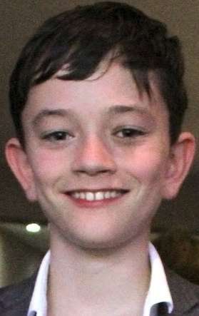 Актер Льюис МакДугалл