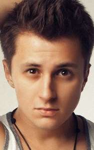 Актер Виктор Бутусов