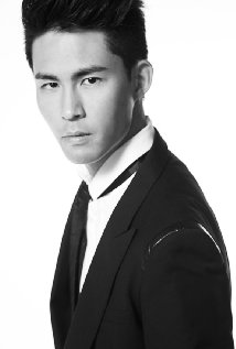 Актер Брэндон Марк Хига