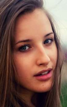 Актер Алина Кушим