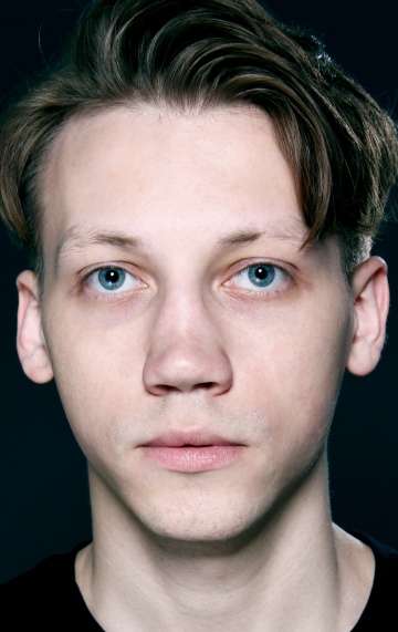 Актер Александр Кузнецов