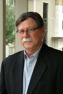 Актер Дэннис Алком