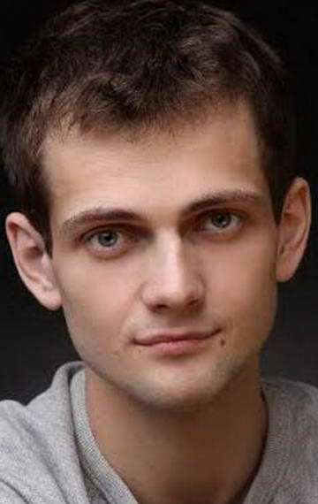 Актер Виктор Долгий