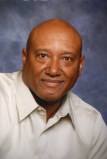 Актер Карл Томас