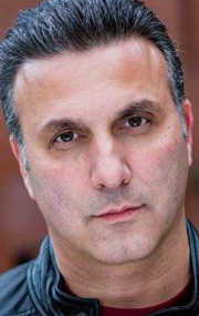 Актер Артур Хию