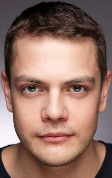 Актер Александр Зачиняев