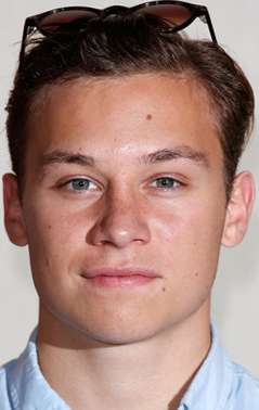 Актер Финн Коул