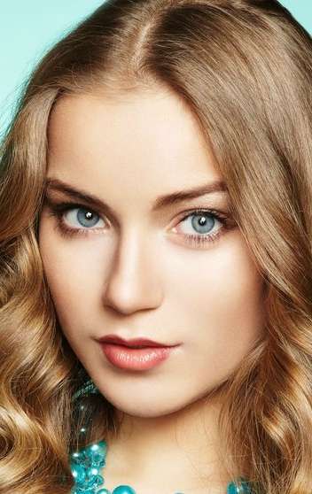 Актер Арина Постникова