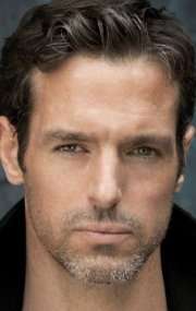 Актер Джеффри Пирс