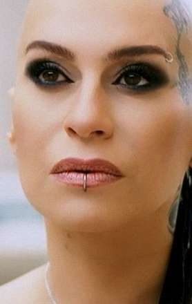 Актер Наргиз Закирова