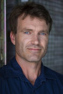 Актер Стивен Холл