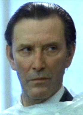 Актер Том Белл