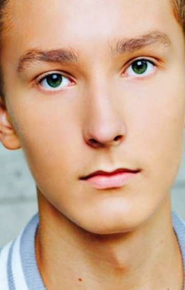 Актер Влад Красавин