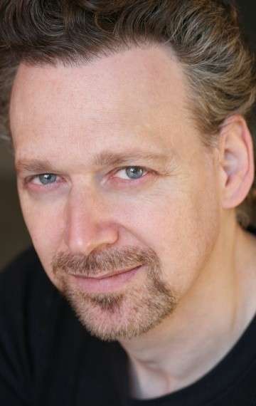 Актер Уэйн Крэймер