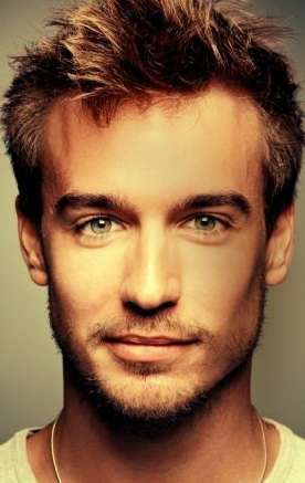 Актер Петр Романов