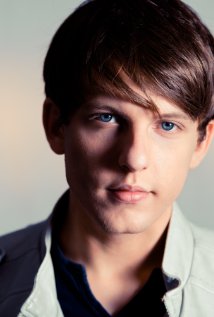 Актер Крис Кавалье