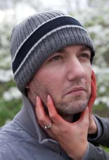 Актер Саймон Баррет