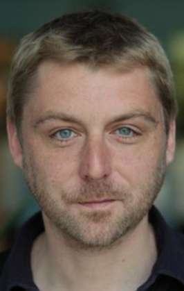 Актер Александр Карьер