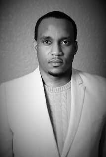 Актер Alister Albert