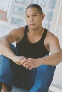 Актер Tony LaThanh