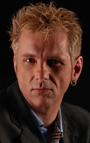 Актер Игорь Емелин