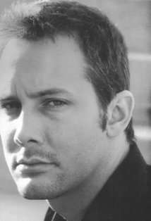 Актер Винсент Энджелл