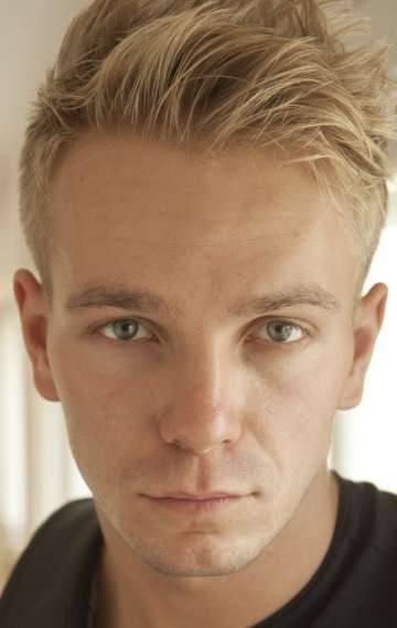 Актер Илья Малаков