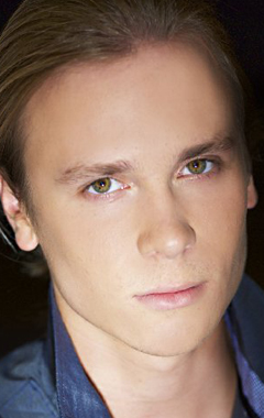 Актер Камерон Греко