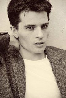 Актер Matthew Sara