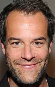 Актер Джош Стэмберг