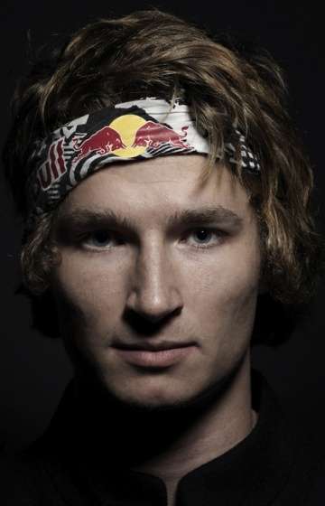 Актер Юрий Подладчиков