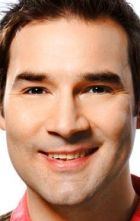 Актер Адам Бакстон