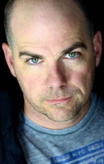 Актер Энтони Рейнольдс