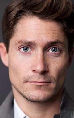 Актер Мэттью МакКоулл