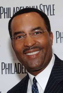 Актер Уки Вашингтон