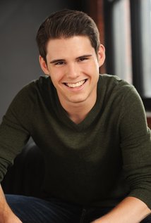 Актер Алекс Пэнгберн