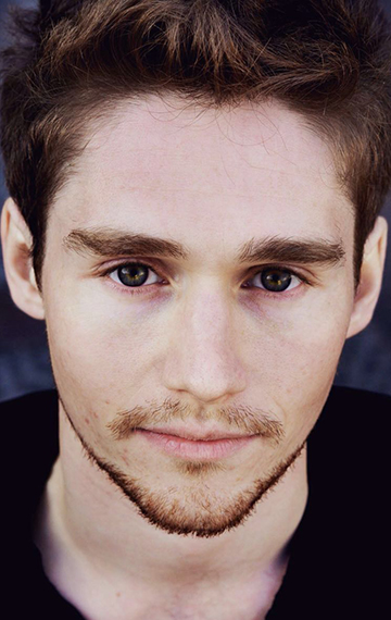 Актер Илья Антоненко