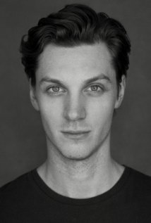 Актер Сэм Уилкинсон