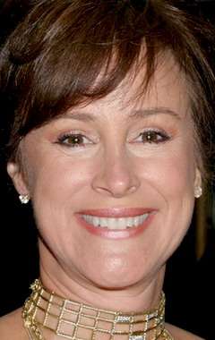 Актер Хиллари Бэйли Смит