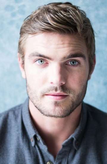 Актер Алекс Роу