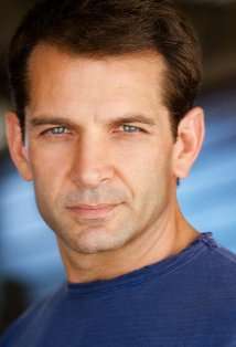 Актер Крис Дэвлин