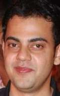 Актер Сайрус Сахукар