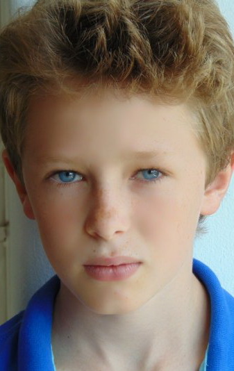 Актер Финн Эллиот