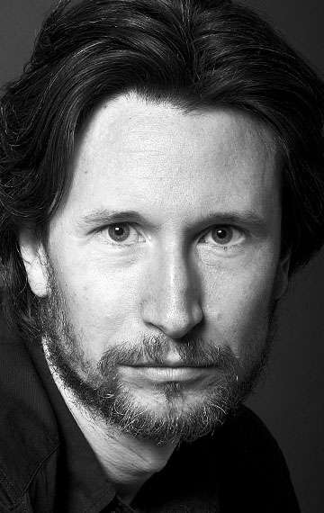 Актер Джонатан Арис